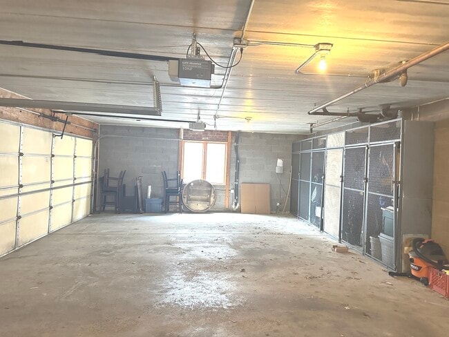 Building Photo - 9529 Minnick Ave