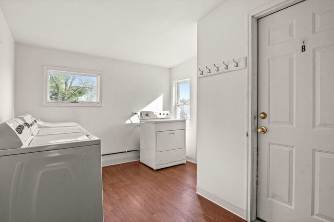 Building Photo - 827 E Wilson St