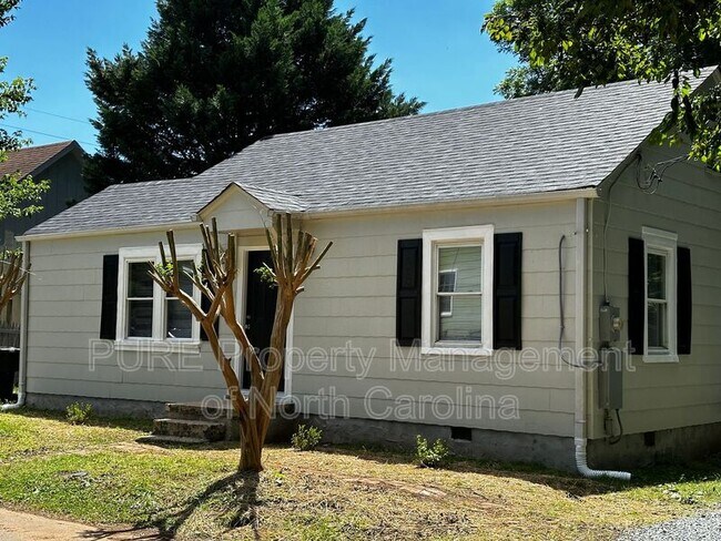 Building Photo - 603 Robbins St