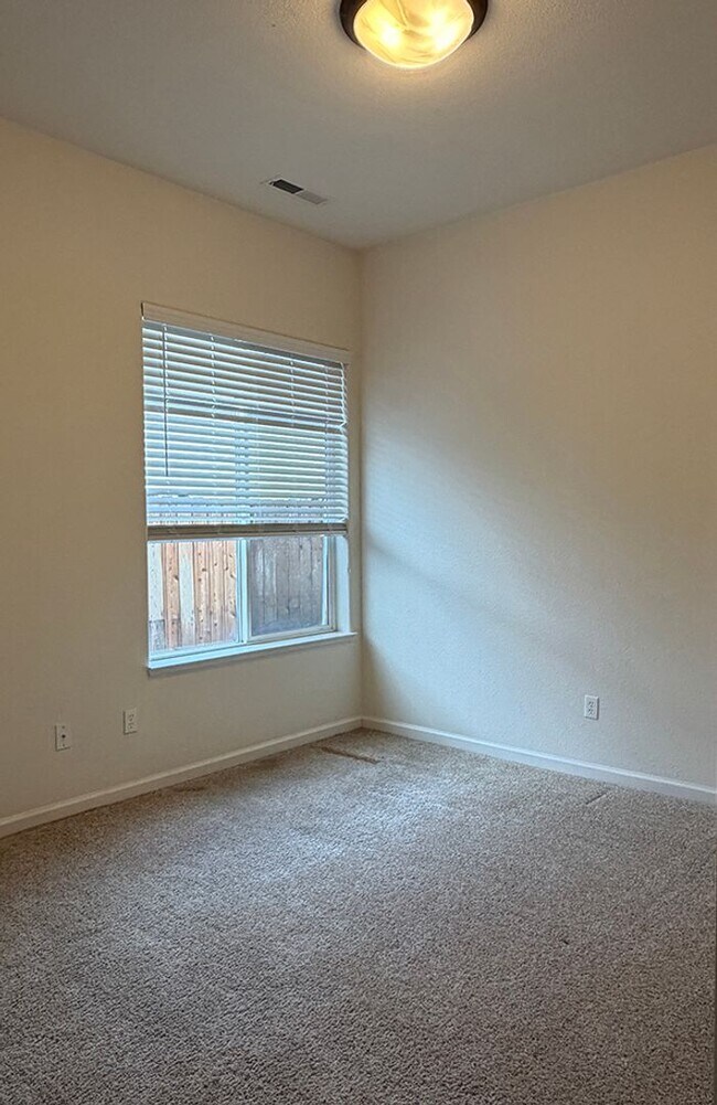 Building Photo - 1635 Murrieta Ct