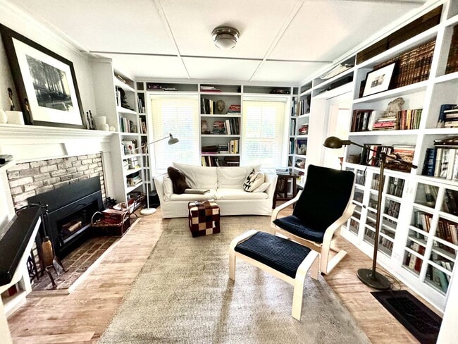 Building Photo - 11 Montauk Ave