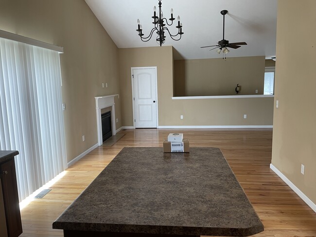 Building Photo - 708 Dallas Rd