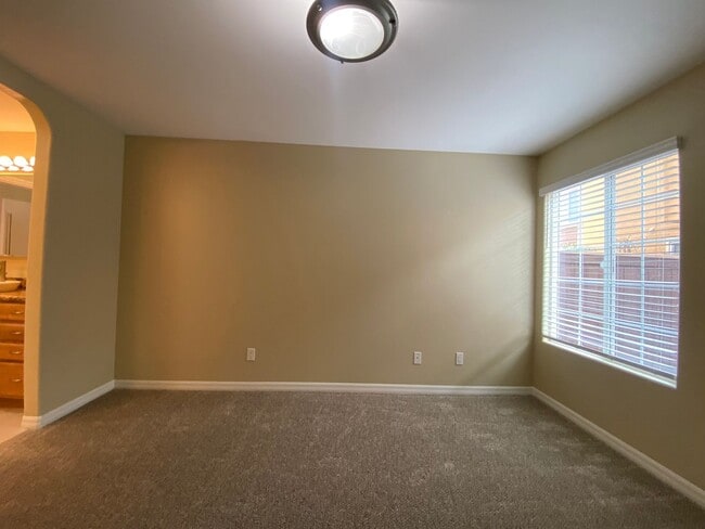 Building Photo - m583 - Wyatt