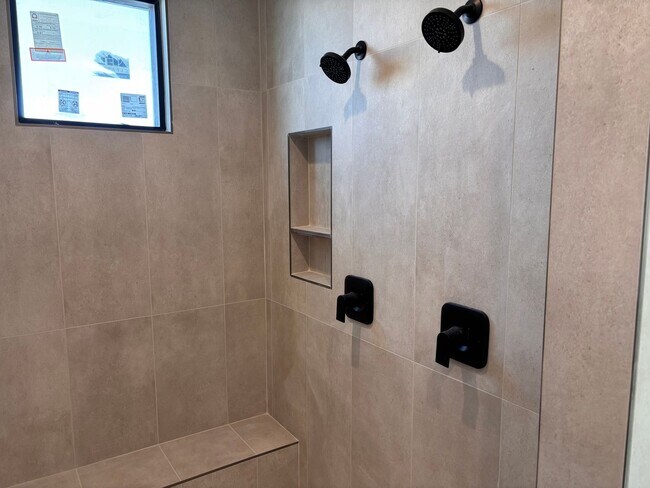 Building Photo - BRAND NEW 5 bed | 3 bath | 3 car garage cu...