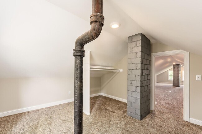 Building Photo - 917 Lockbourne Rd