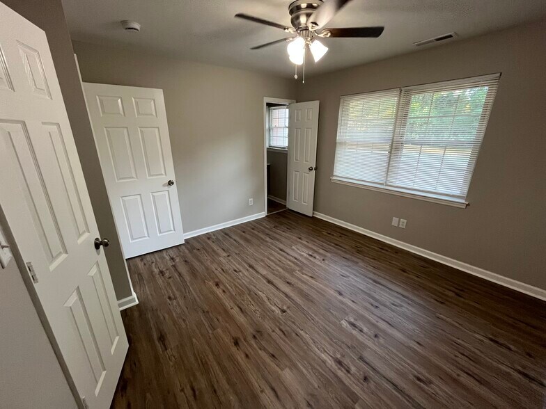 Building Photo - 125 Greenwood Cir