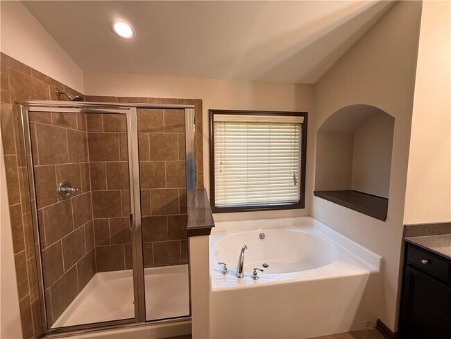 Building Photo - 1095 Township Cir