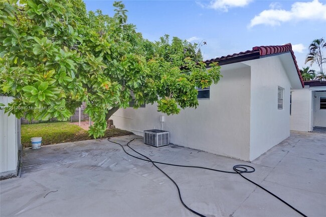 Building Photo - 5750 NW 111th St