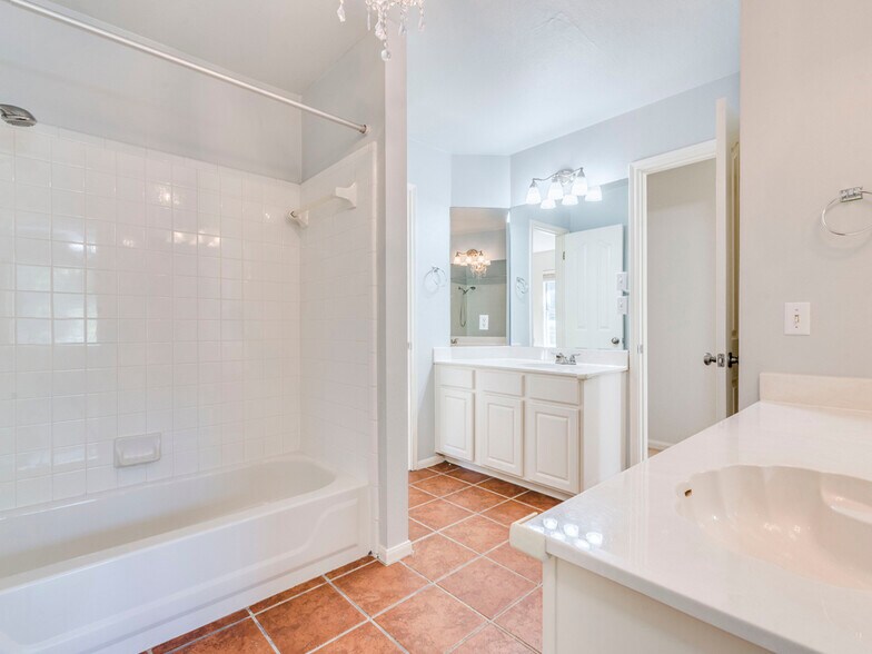 Building Photo - 6911 Gentle Oak Dr