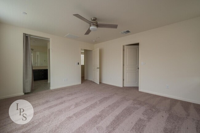 Building Photo - Fresno SouthEast Home, Gated Community, Clovis Unified School District, 3BR/2.5BA