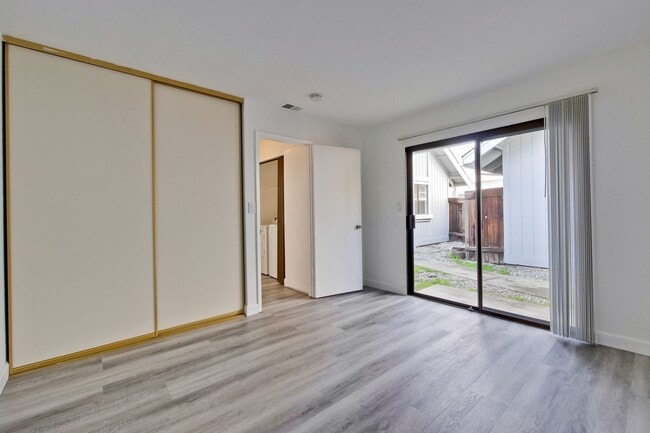 Building Photo - Welcome to this 3 bedroom 2 bath Just updated Townhome located in South San Jose.