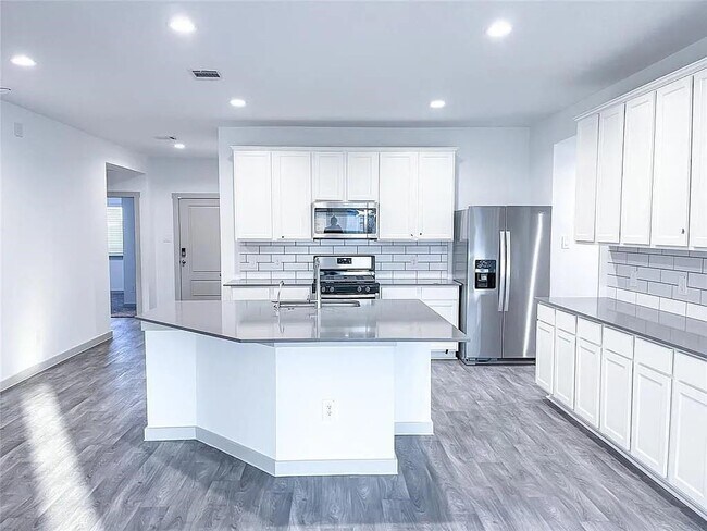 Building Photo - 7822 Golden Rubia Ln