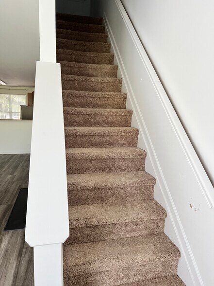 Building Photo - 5580 Farm House Trl