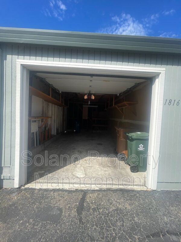 Building Photo - 1816 Shirley Dr