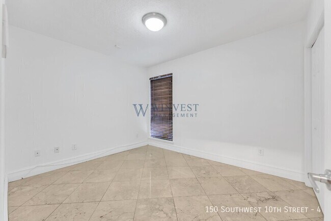 Building Photo - 150 SW 10th St