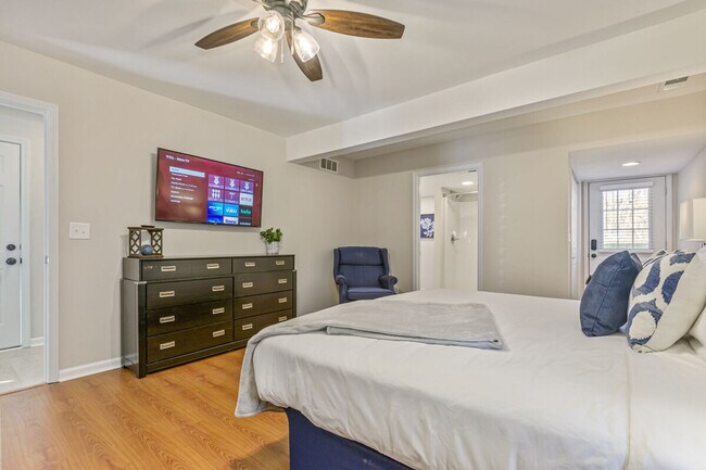 Building Photo - 27 W Ridge Dr SE