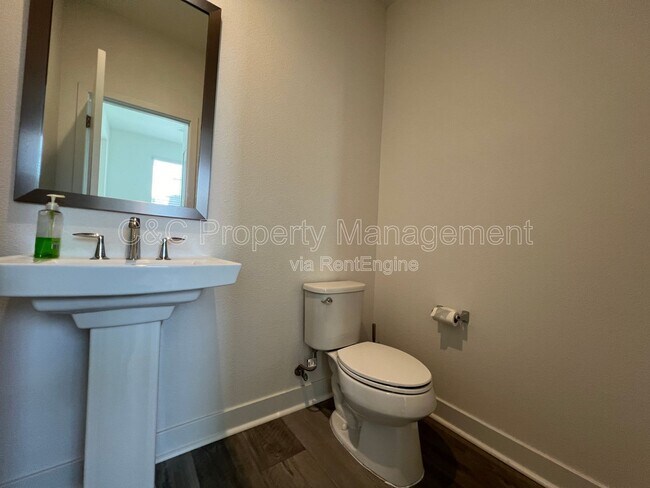 Building Photo - 374 Hansen Ter
