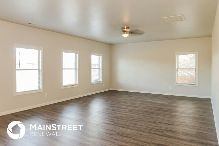 Building Photo - 213 Iron Cir