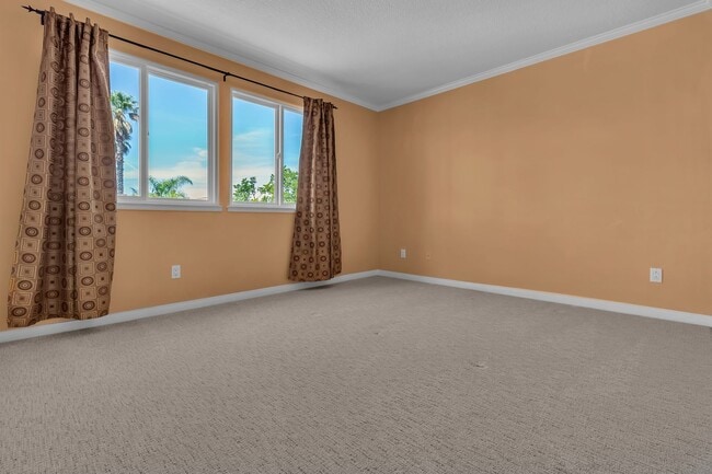 Building Photo - 12 Bergamo