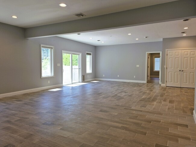 Building Photo - 123 Ashford Rd