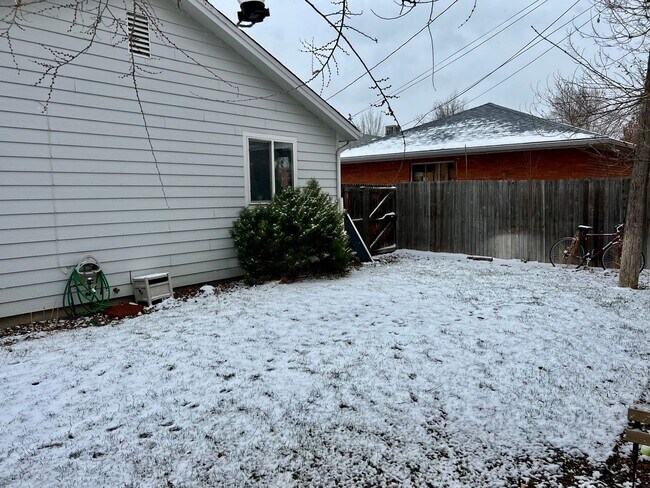 Building Photo - Charming 3bd/2ba in Mayfair Neighborhood!