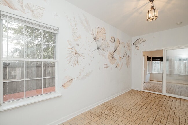 Building Photo - Charming 3-Bedroom Home with Hardwood Floors in Shadowmoss