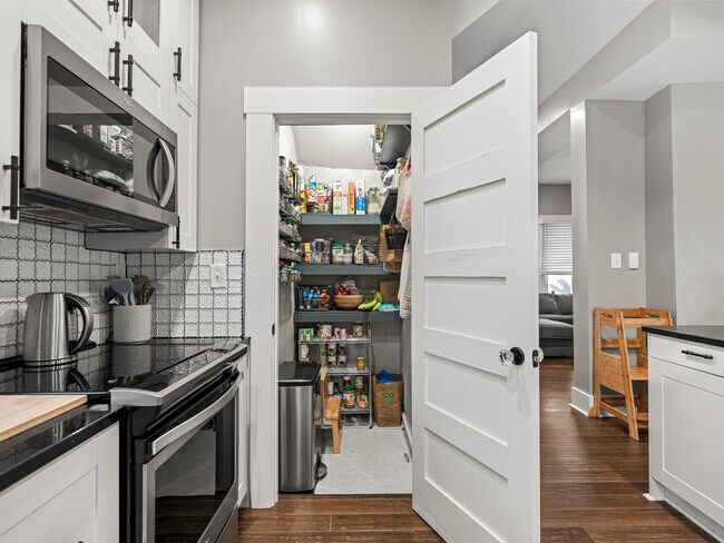 Building Photo - 622 N Hamilton Ave