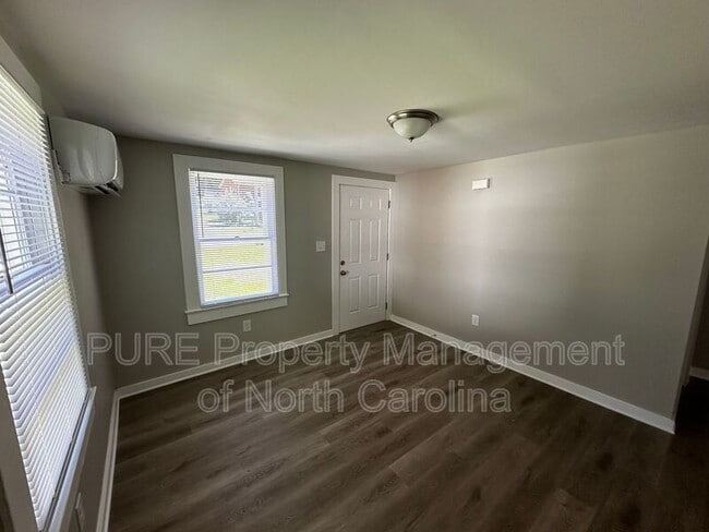 Building Photo - 204 Bookington Dr