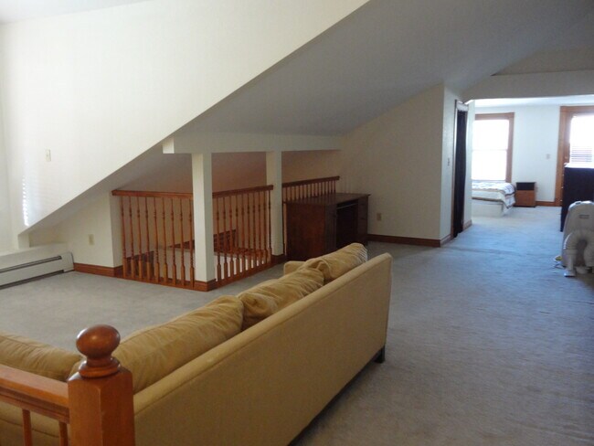 Building Photo - Spacious 2-Story 1-Bedroom/1.5-Bathroom Lo...