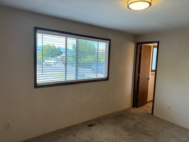 Building Photo - 2859 Cedar Links Dr