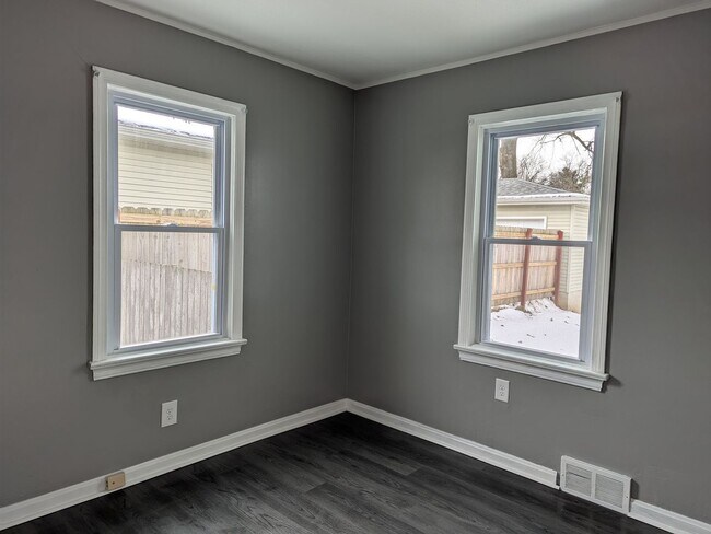Building Photo - 1266 Magnolia Ave