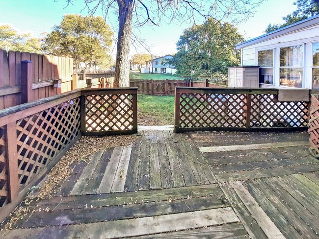 Building Photo - Bright & Spacious 3-Bedroom Townhome in So...