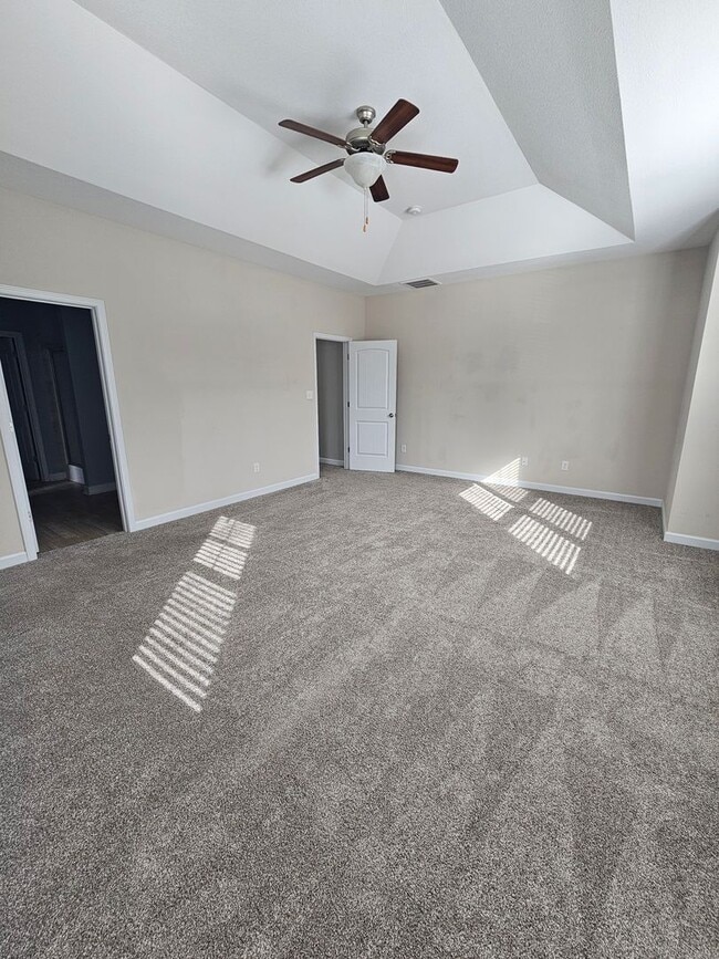 Building Photo - 4 Bedroom Home in Jacksonville