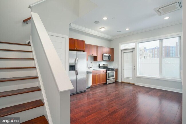 Building Photo - 901 N Front St