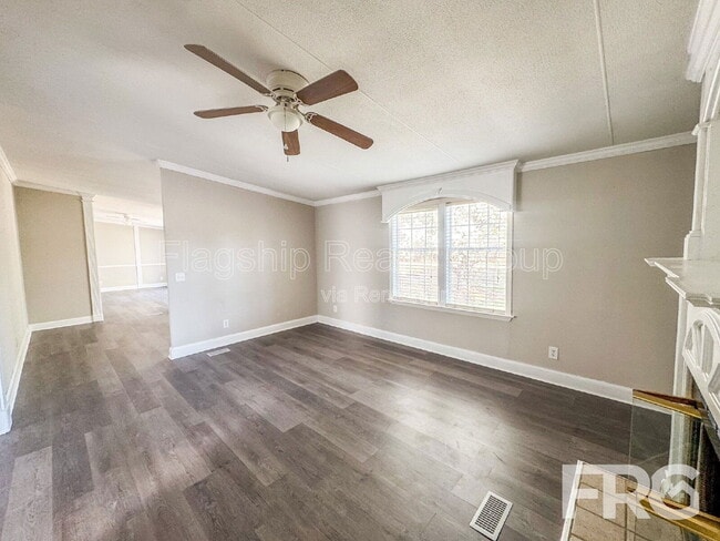 Building Photo - 2057 Oakley Rd