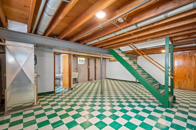 Building Photo - AVAILABLE OCT 1ST!! GORGEOUS 2 BEDROOM IN ...