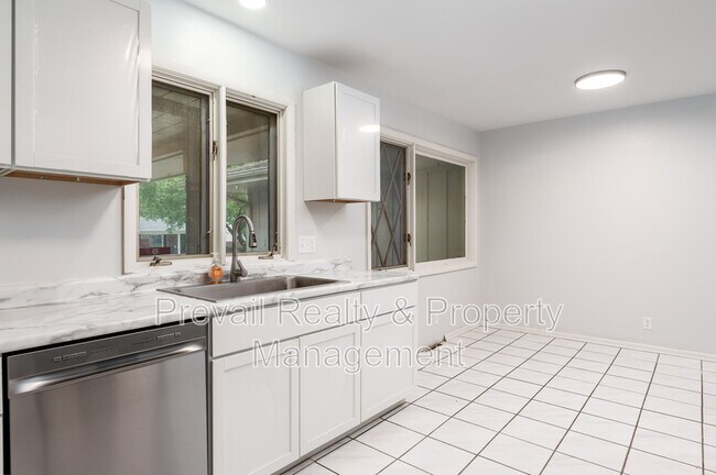 Building Photo - 5418 Tam O Shanter Dr