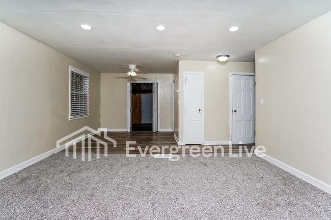 Building Photo - 5125 W Stark St