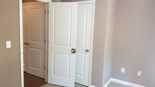 Building Photo - 1949 N Gratz St