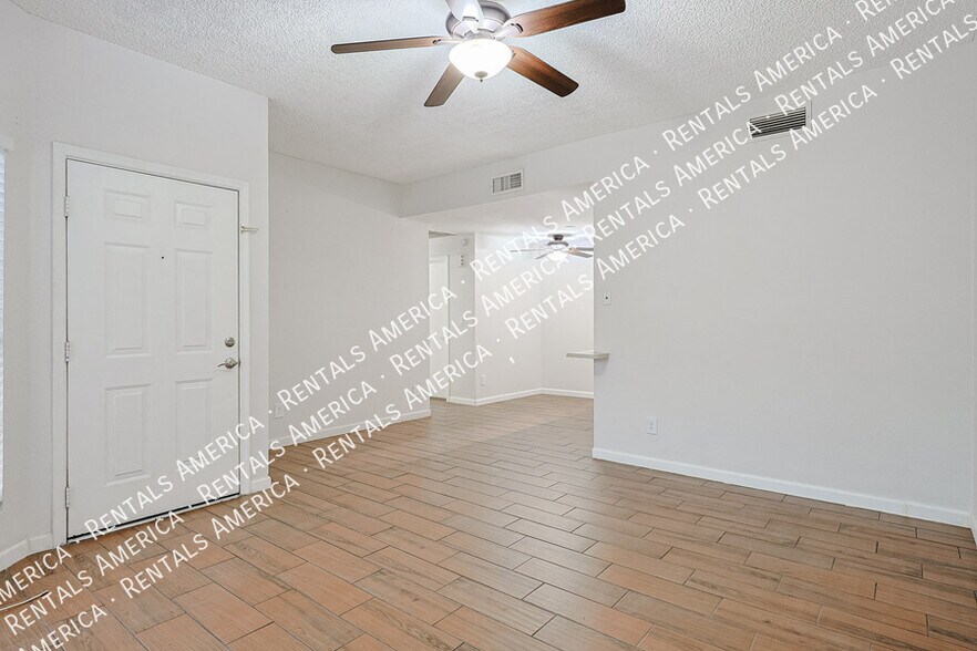 Building Photo - 8888 N 47th Ave