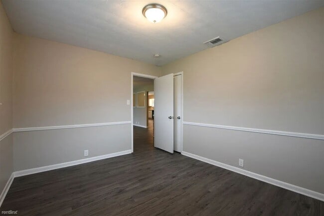 Building Photo - Updated 3BR/2BA Brick Home with Granite Kitchen & Fenced Yard — Kaufman ISD