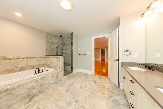 Building Photo - 33 Liberty Ave