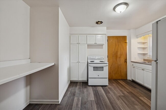 Building Photo - 2127 Collinway St