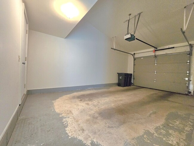 Building Photo - 940 Prairie Dr