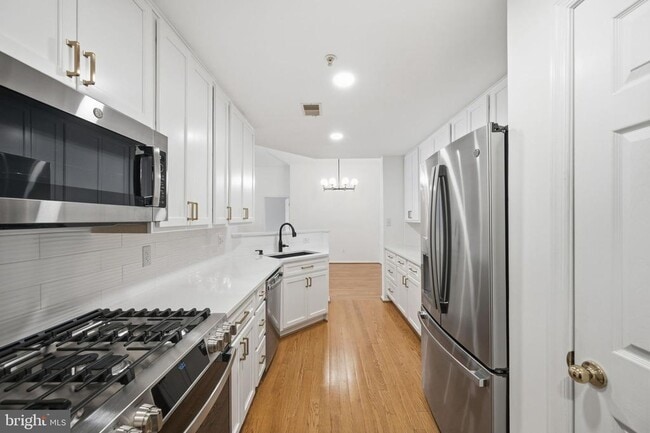 Building Photo - 10793 Symphony Way