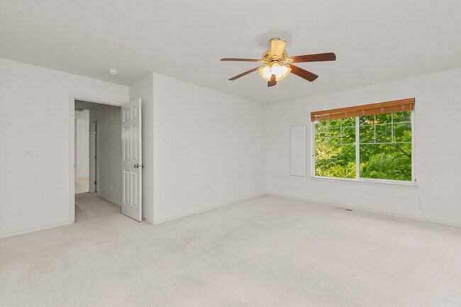 Building Photo - Stunning 3 bed, 2.5 bath home in desirable Bothell neighborhood