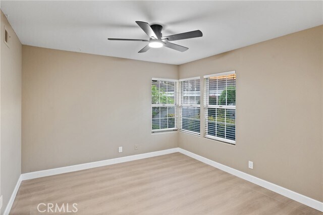 Building Photo - 6 Saros