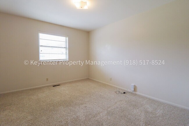 Building Photo - LARGE | 3 Bed | 2 Bath | Midtown Tulsa