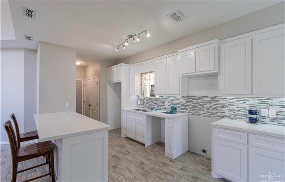 Building Photo - 3204 Black Oak Ln
