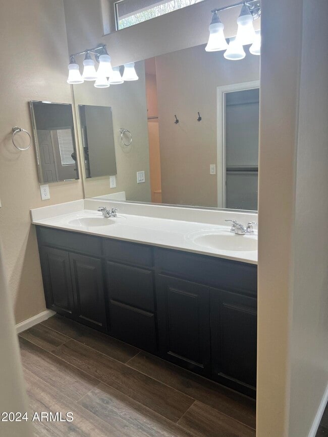 Building Photo - 3224 E Dogwood Pl